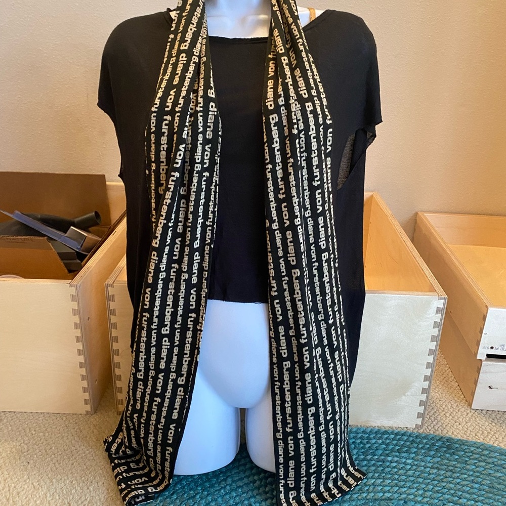 Diane von Furstenberg (DVF) Women’s Scarf